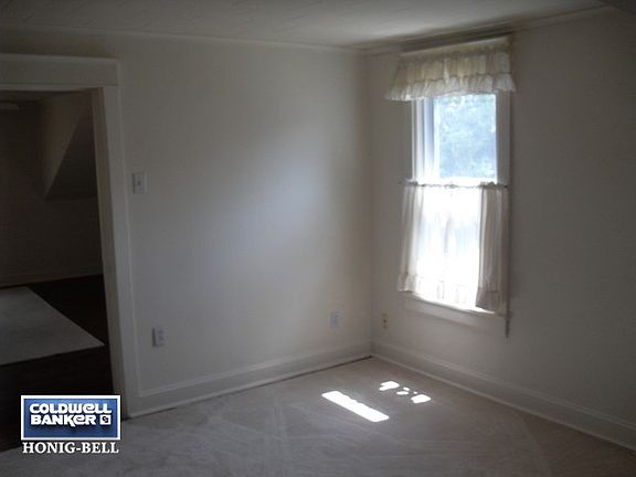 5th image of 925 Highland Ave