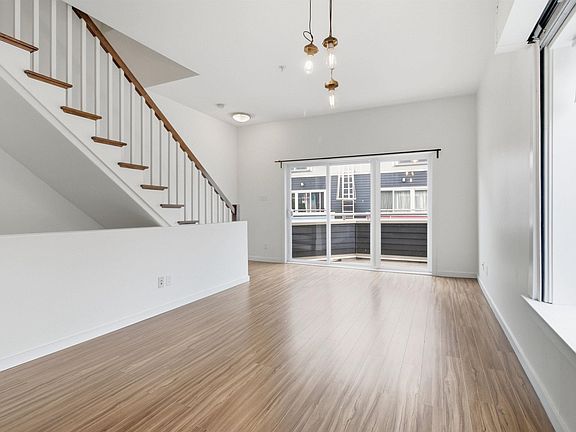 4th image of 2116 Gottingen St #312