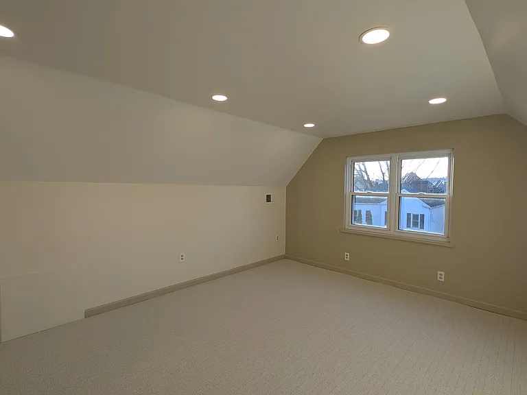 347 Spahr St — Photo 36