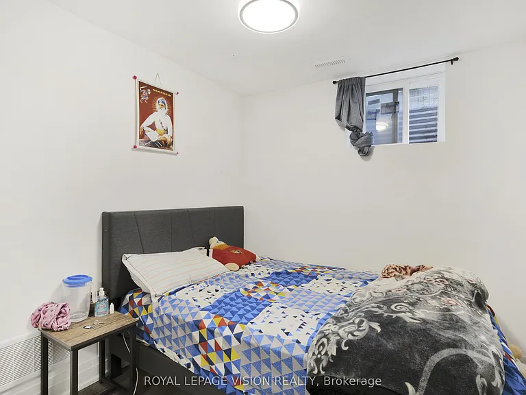 43 Lavinia St N #B — Photo 8