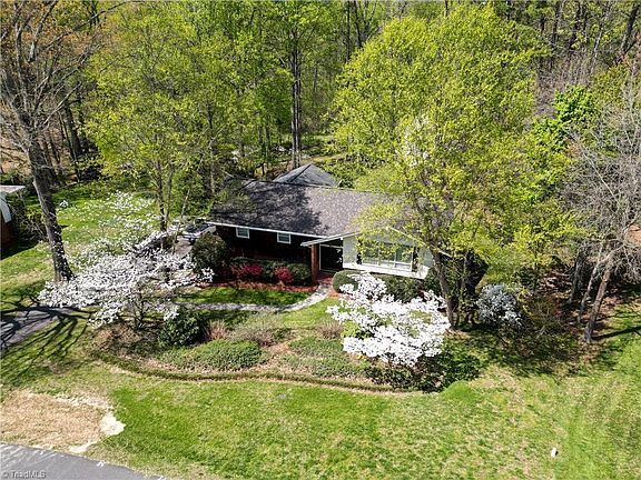 3rd image of 128 Burnley Ln