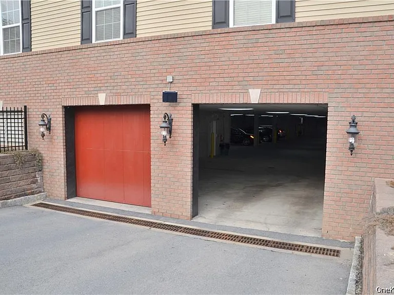 105 Canter Ct — Photo 23