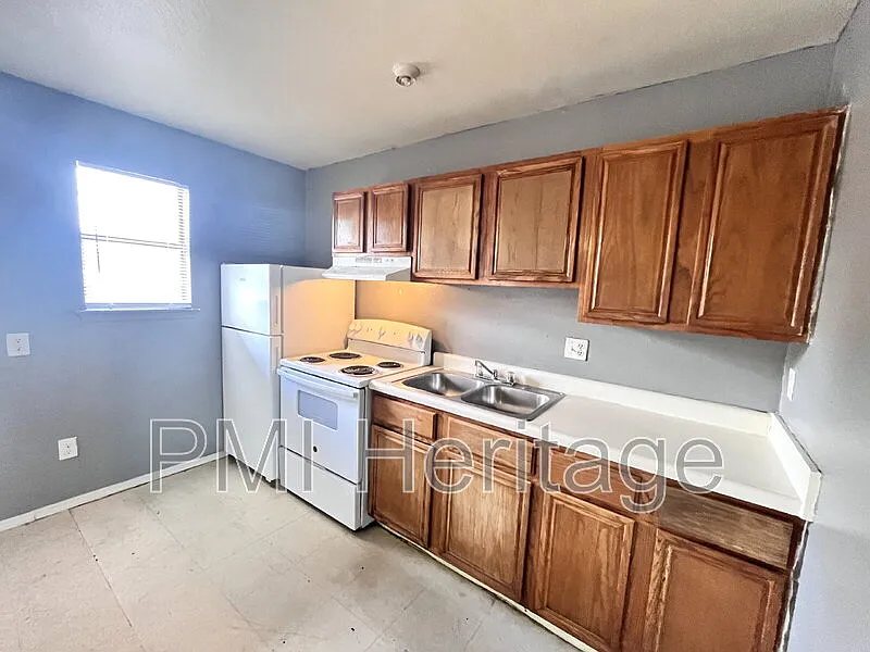 Building Photo - 813 E Huntsville Ave #103