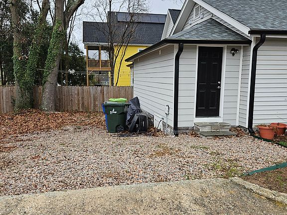 2nd image of 1501 Pender St