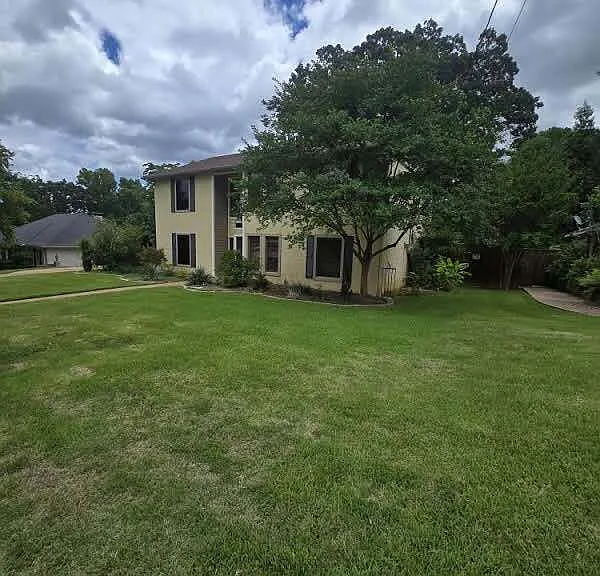 1822 Northwood Ct — Photo 2