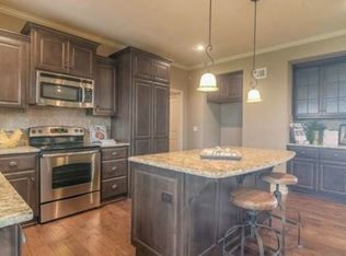 18829 W 99th St, Lenexa, KS 66220