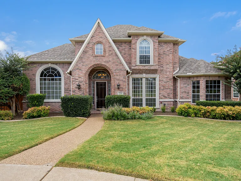 3705 Country Oak Ct — Photo 1