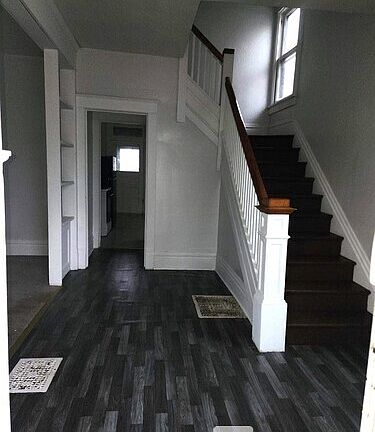 3rd image of 1916 W Clarke Ave