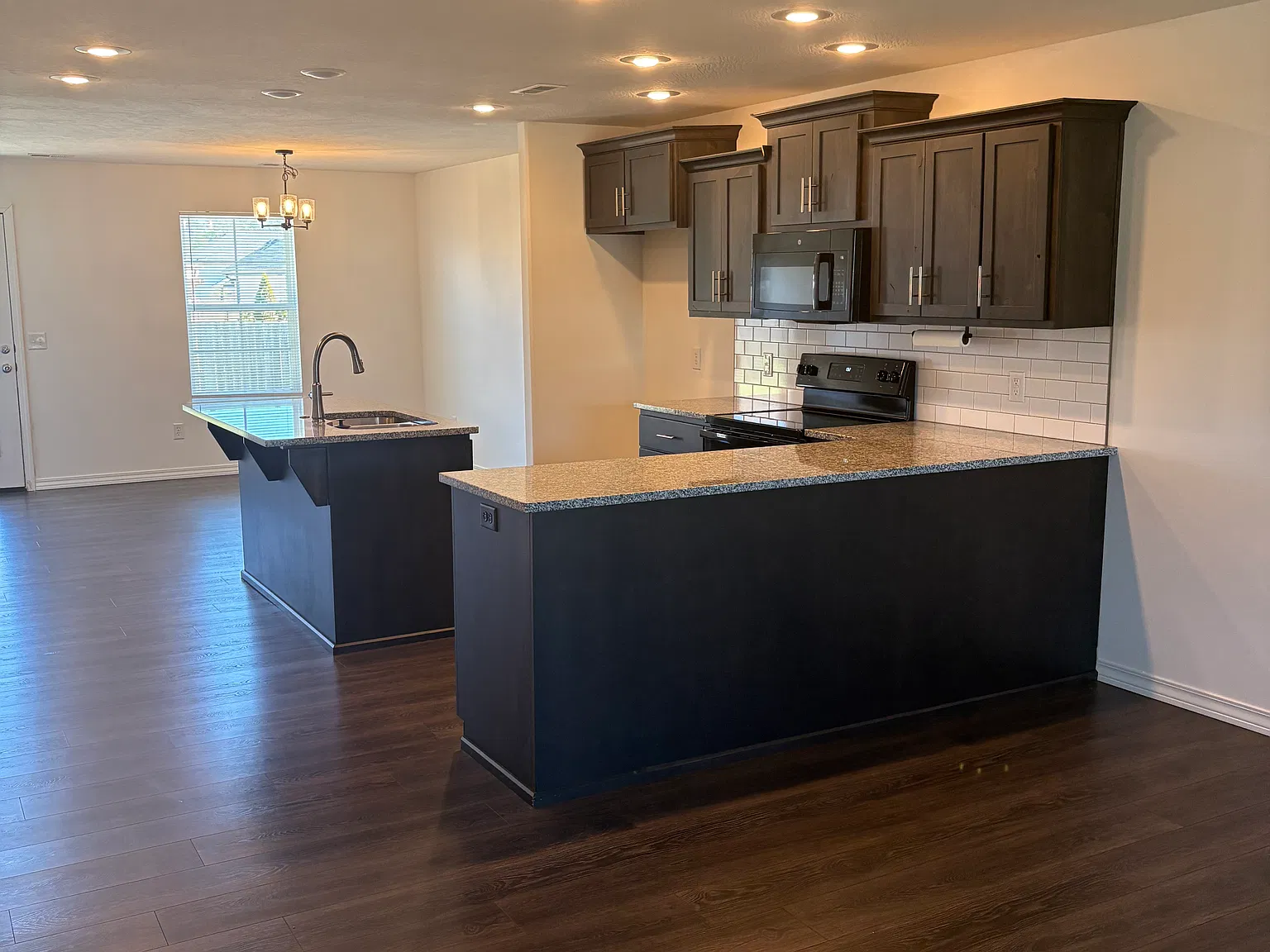 3 bed, 1430 sqft, $1,750 — Photo 3