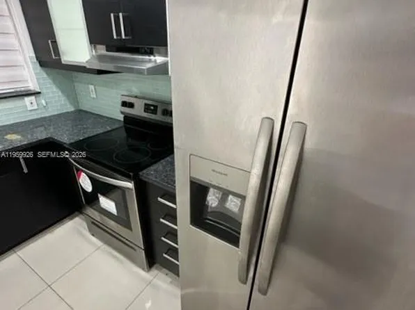 3527 NE 168th St APT 202, North Miami Beach, FL 33160