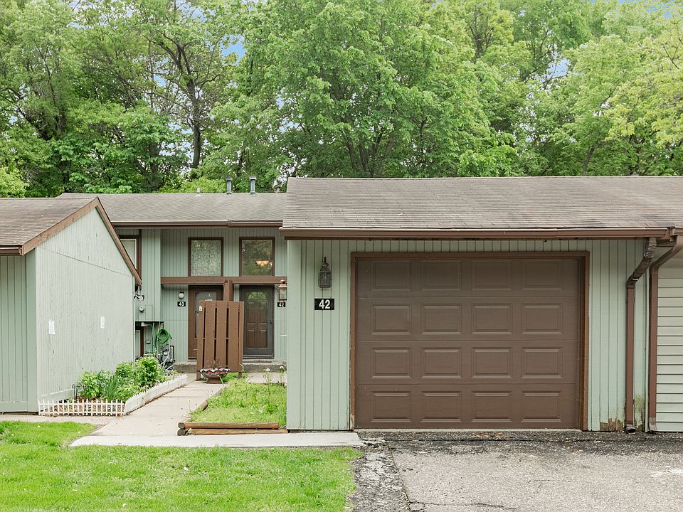 1st image of 42 River Woods Ln