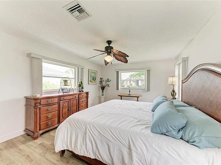 405 Bayside Ln — Photo 37