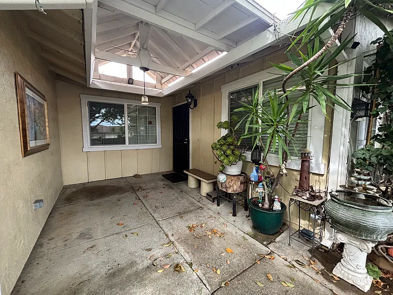 1700 Mahogany Way — Photo 2