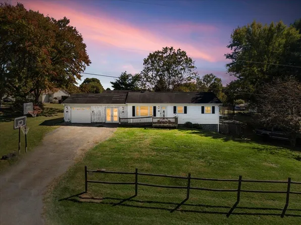 4166 Dunn St, Pulaski, VA 24301