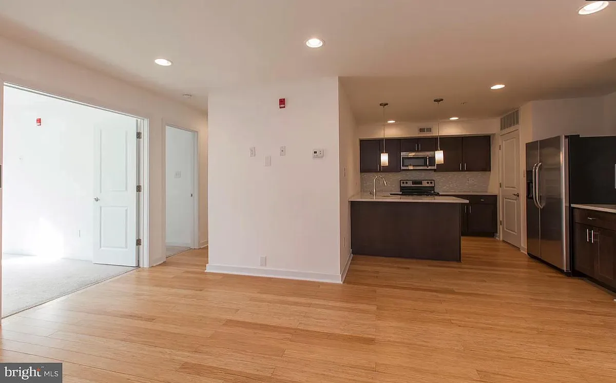 Building Photo - 980 N 2nd St #82-2F