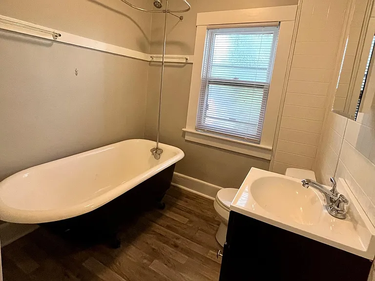 1117 College St — Photo 15