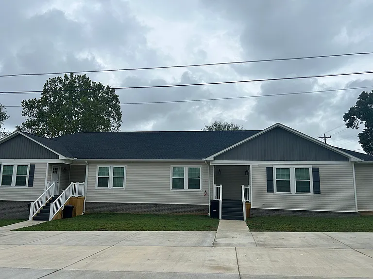 Unit A, 3br/2ba