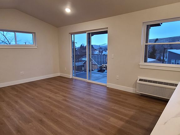 4th image of 810 Cooley St #301