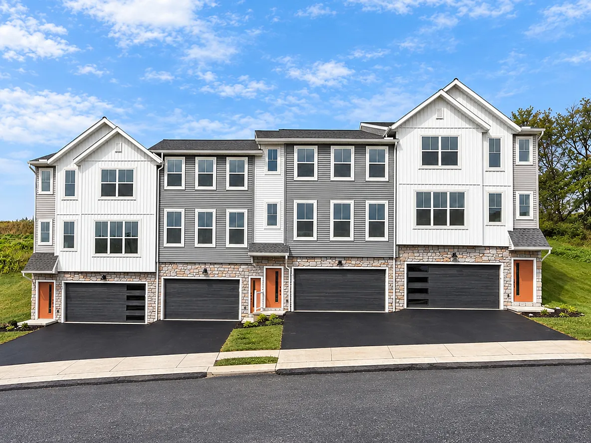 3 bed, 2.5 bath, 1992 sqft, $2,395 — Photo 1