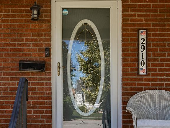 3rd image of 2910 Garfield Ave