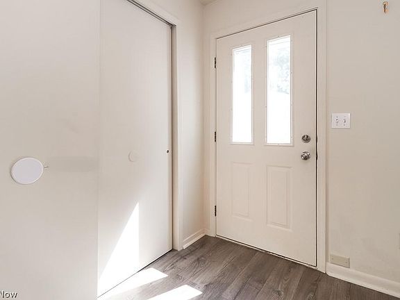 3rd image of 6941 Greenleaf Ave