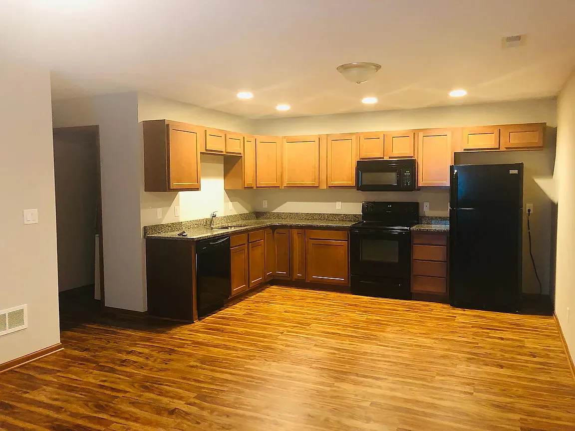 3 bed, 1055 sqft, $1,525 — Photo 2