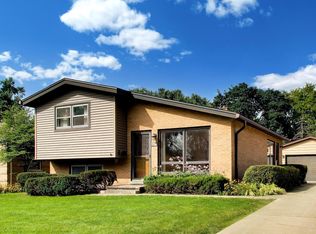 138 N Elmwood Ave, Palatine, IL 60074