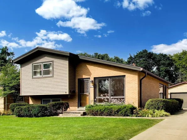 138 N Elmwood Ave, Palatine, IL 60074