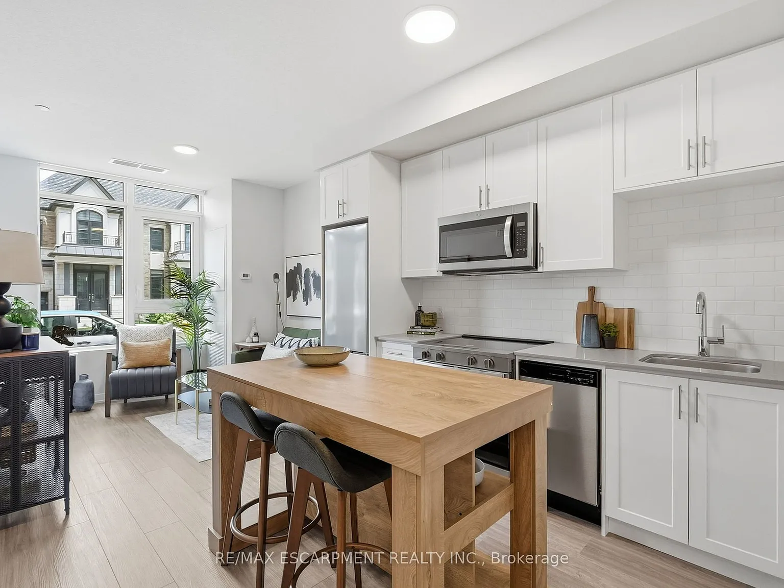 2 bed, $2,050 — Photo 2