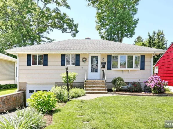 74 Summit Ave, Waldwick, NJ 07463