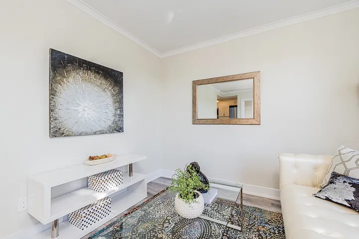 1744 Wilson Avenue Toronto — Photo 2