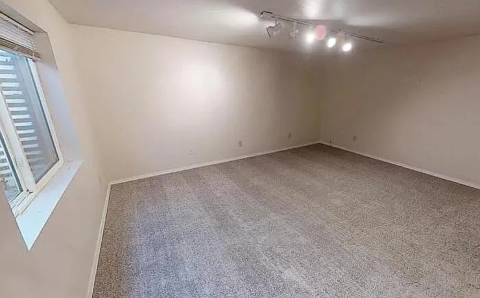 7836 Scarborough Dr — Photo 13