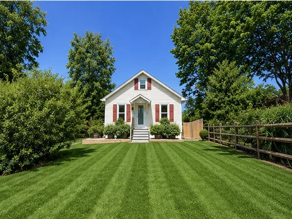 https://photos.zillowstatic.com/fp/a79cf20439e36128cc11cc0d41de97d9-p_e.webp