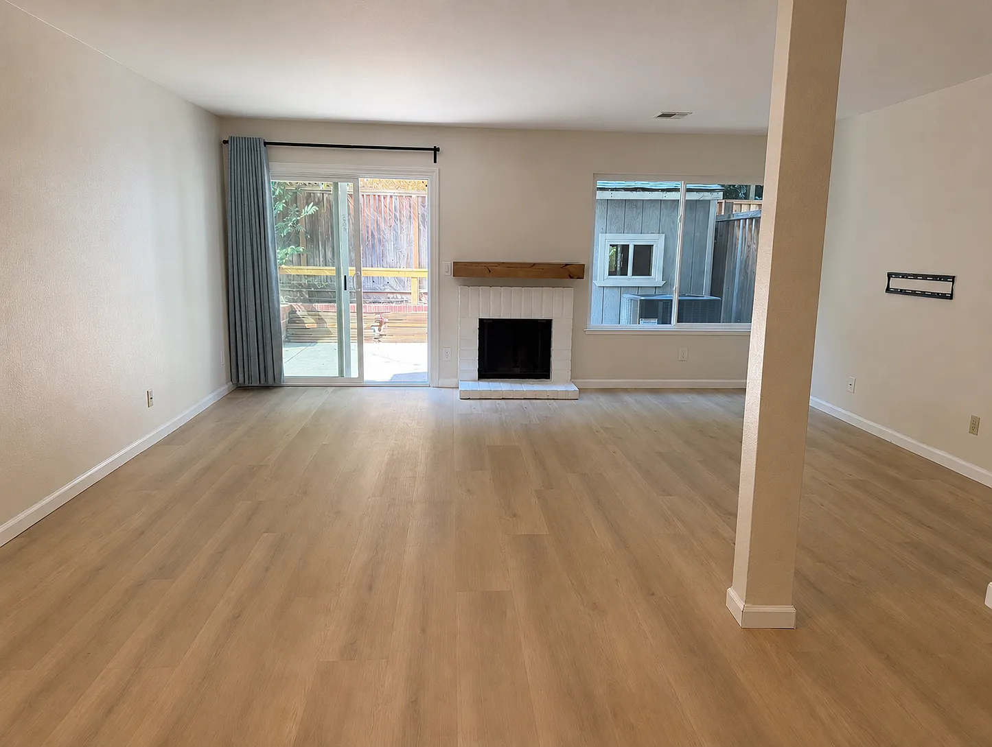 3 bed, 2.5 bath, 1242 sqft, $3,600 — Photo 2