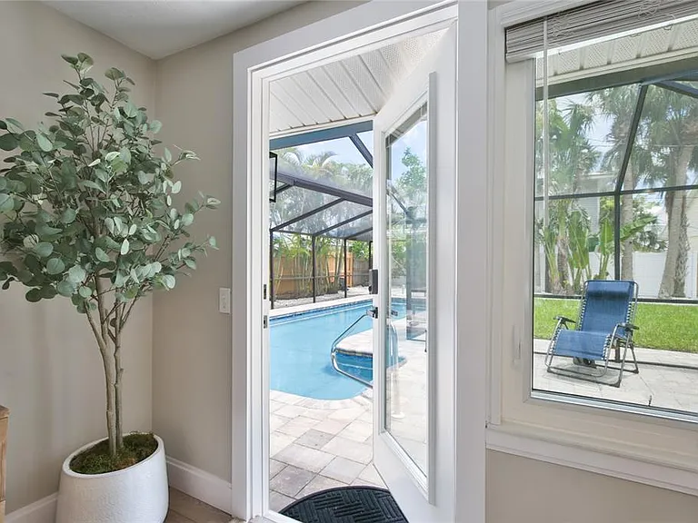 211 Island Cir — Photo 29