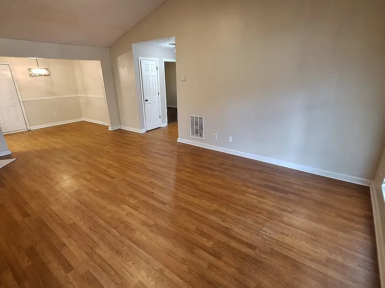 108 Live Oak Dr — Photo 9