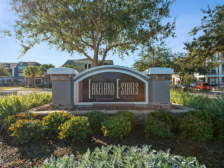 Lakeland Estates Apartment Homes — Photo 23