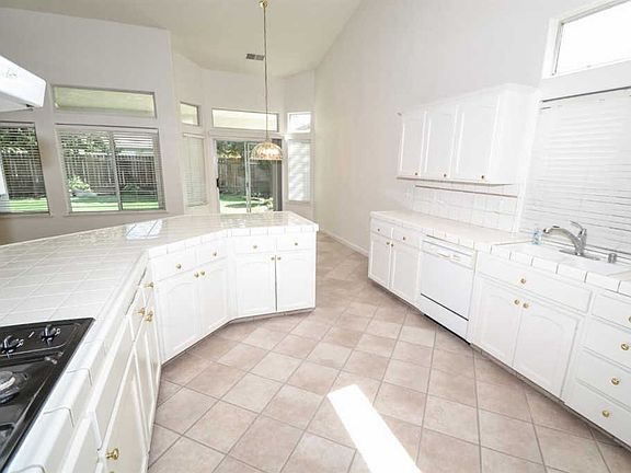 4th image of 9824 N Rowell Ave