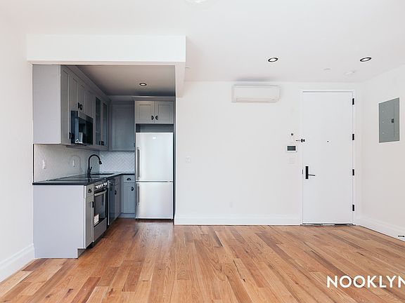 5th image of 232 Tompkins Ave #5R