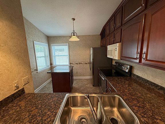 5th image of 801 Heather Glen Cir