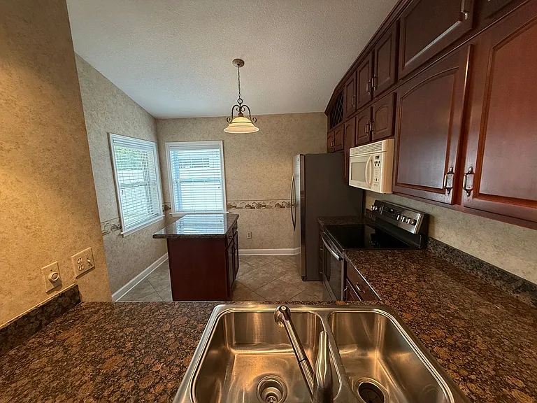 801 Heather Glen Cir — Photo 5