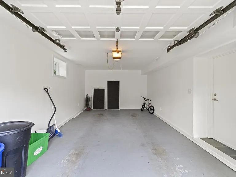 3901 Woodbine St — Photo 30