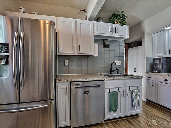 4th image of 204 Rockhill Ave