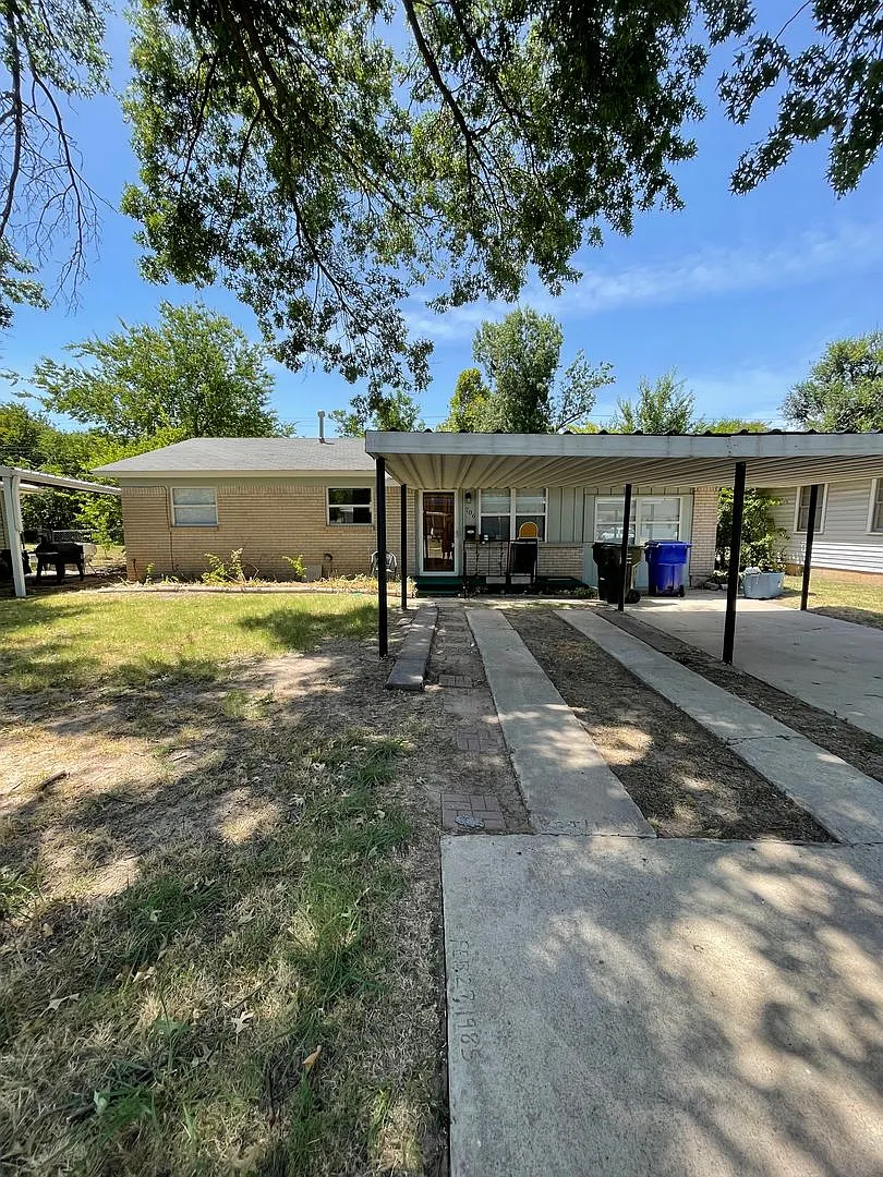 Building Photo - 706 Denison Dr