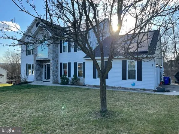 817 Antietam Dr, Douglassville, PA 19518