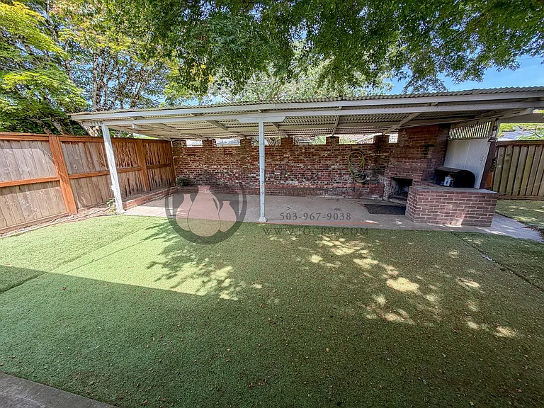 1635 Roosevelt St NE — Photo 8