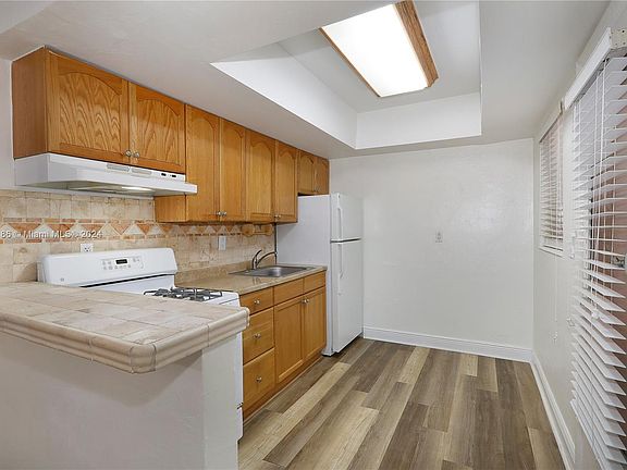 3rd image of 1014 Salzedo St APT 310