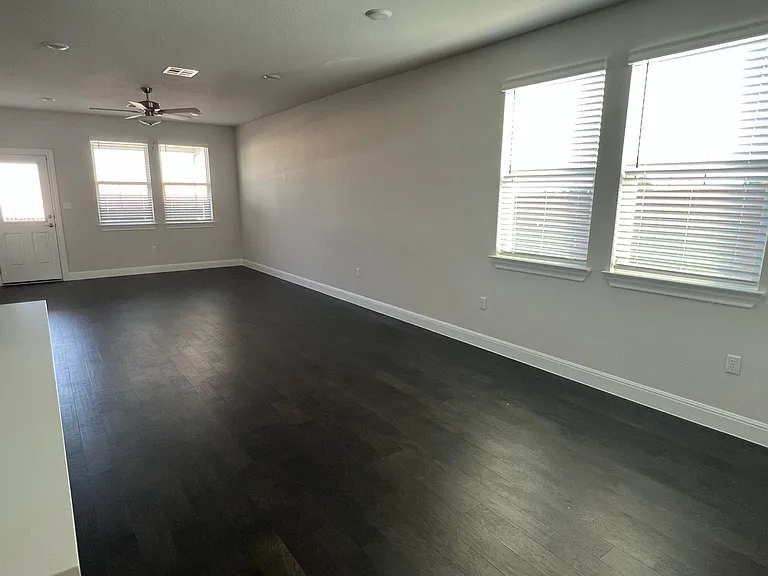 15501 Ellinger Dr — Photo 4