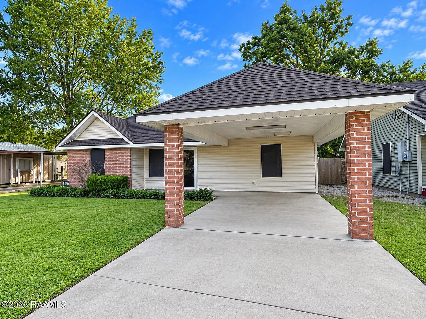 3 bed, 2.0 bath, 1347 sqft, $1,650 — Photo 2