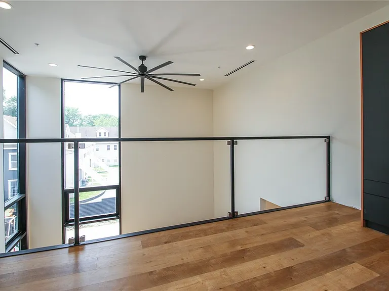 33 Russell St #202 — Photo 26